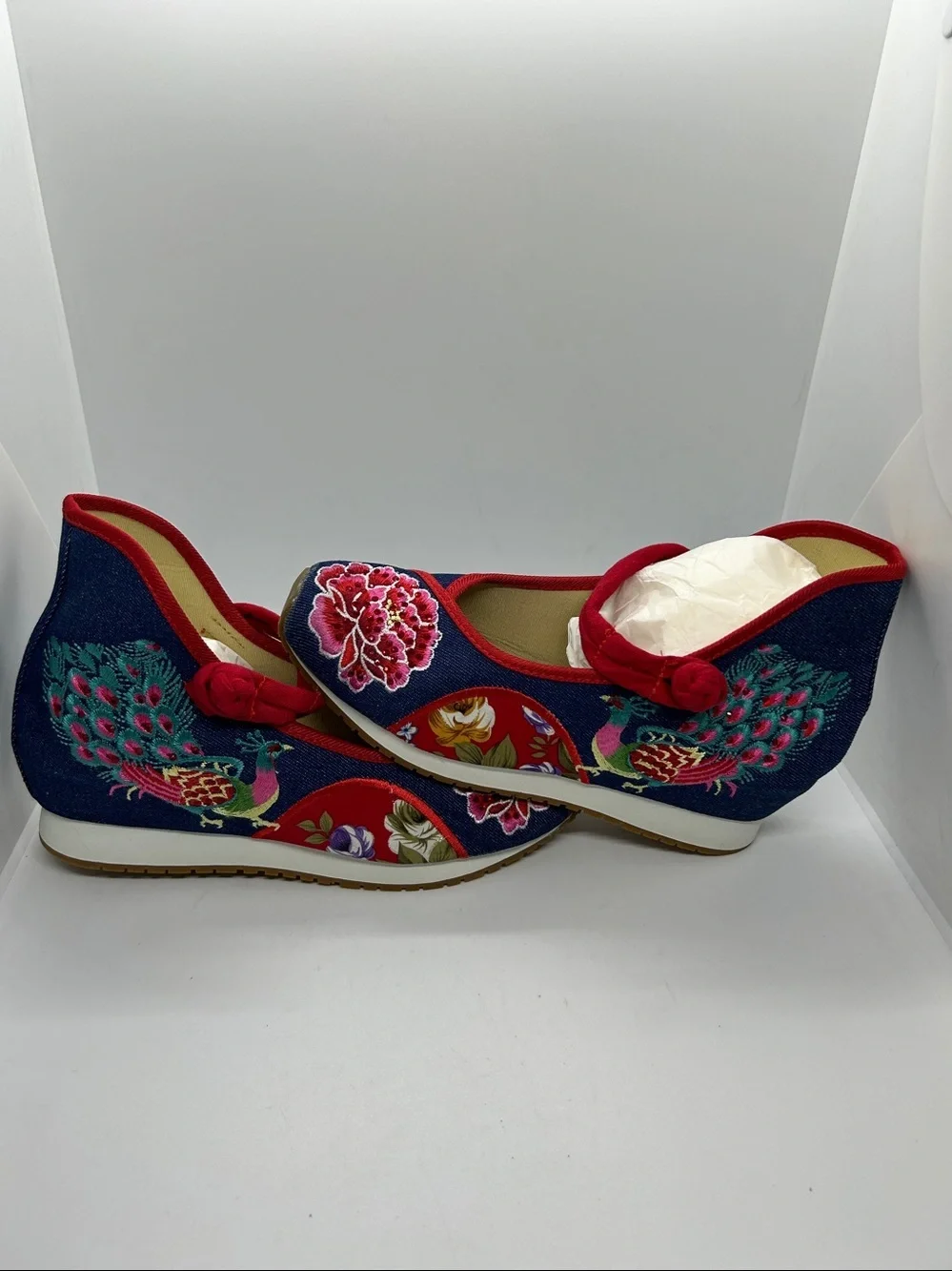 Women's Retro Chinese Embroidered Shoes Floral China Vintage Cloth Shoes Casual